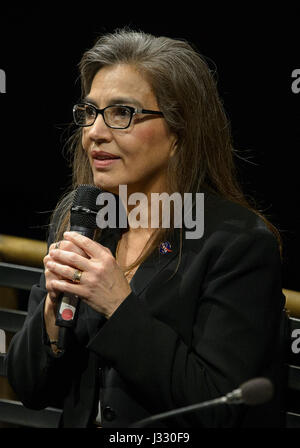 Messa a terra della NASA Science Division Vice Direttore Sandra Cauffman parla durante la festa delle Donne la storia del mese - Infiammandosi per stelo evento presso lo Smithsonian, il Museo Nazionale dell'aria e dello spazio, Martedì, Marzo 28, 2017 a Washington, DC. Foto Stock