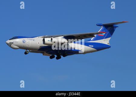 ZHUKOVSKY, Moscow Region, Russia - 15 Marzo 2017: Ilyushin IL-76LL 76529 banco di prova di volo con il nuovo PD-14 motore in atterraggio a Zhukovsky - Ramenskoe airpor Foto Stock