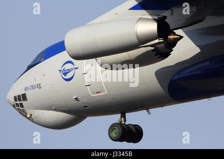 ZHUKOVSKY, Moscow Region, Russia - 15 Marzo 2017: Ilyushin IL-76LL 76529 banco di prova di volo con il nuovo PD-14 motore in atterraggio a Zhukovsky - Ramenskoe airpor Foto Stock