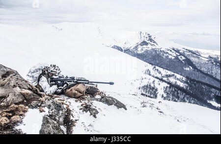 In inverno le montagne artiche warfare Foto Stock