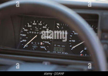 Volkswagen Golf GTI Mk2 costruito nel 1991 essendo azionati a Longcross circuito di test, Chobham Race Track, Surrey, Inghilterra. Foto Stock