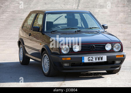 Volkswagen Golf GTI Mk2 costruito nel 1991 essendo azionati a Longcross circuito di test, Chobham Race Track, Surrey, Inghilterra. Foto Stock