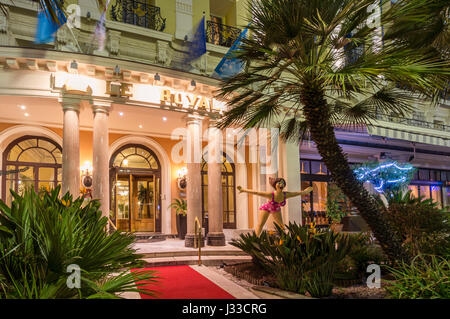 Le Royal Hotel, Promenade des Anglais, Nizza, Alpes Maritimes, in Provenza Costa Azzurra, Mediterraneo, Francia, Europa Foto Stock