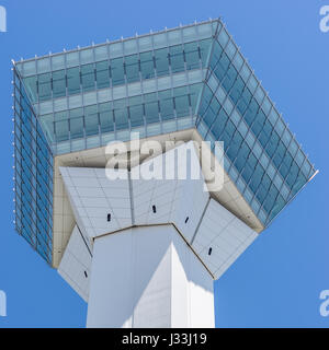 Il livello del suolo in dettaglio di Goryokaku torre dalla strada. Hakodate, Hokkaido, Giappone Foto Stock