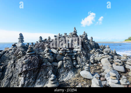 Gatz rocce di bilanciamento a Wangetti, Cairns Northern Beaches, estremo Nord Queensland, FNQ, QLD, Australia Foto Stock