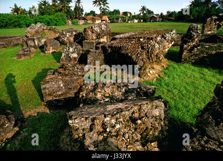 Rovine al Palazzo Kaibon, un patrimonio culturale del periodo Sultanato di Banten situato in un'area chiamata Banten lama (Old Banten) a Serang, Banten, Indonesia. Foto Stock