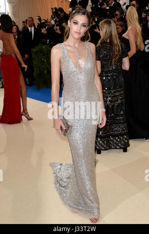 Sistine Stallone frequentando il Metropolitan Museum of Art Costume Institute Gala benefici 2017 in New York, Stati Uniti d'America. Stampa foto di associazione. Picture Data: lunedì 1 maggio, 2017. Vedere PA Storia SHOWBIZ Gala. Foto di credito dovrebbe leggere: Aurore Marechal/PA FILO Foto Stock