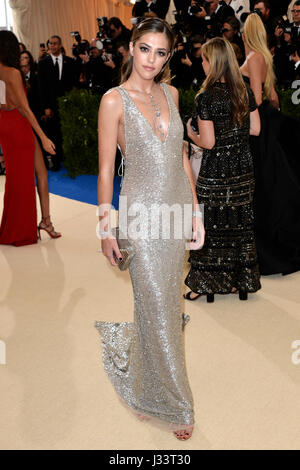 Sistine Stallone frequentando il Metropolitan Museum of Art Costume Institute Gala benefici 2017 in New York, Stati Uniti d'America. Stampa foto di associazione. Picture Data: lunedì 1 maggio, 2017. Vedere PA Storia SHOWBIZ Gala. Foto di credito dovrebbe leggere: Aurore Marechal/PA FILO Foto Stock
