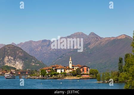 Vista di Isola Pescatori e dintorni, Lago Maggiore, Italia nel mese di aprile Foto Stock