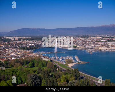 Vista aerea della città di Ginevra con fontana Jet d'Eau e il Lago di Ginevra Foto Stock