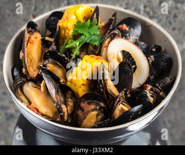 Cozze al curry salsa alla panna Foto Stock