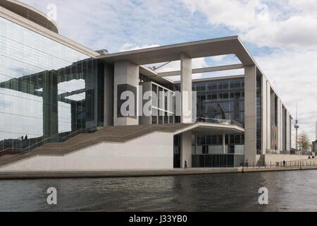 Berlino, 24 aprile: Il Marie-Elisabeth-Lüders-Haus nel 'Regierungsviertel' nel distretto Mitte di Berlino su Aprile 24th, 2016. Foto Stock