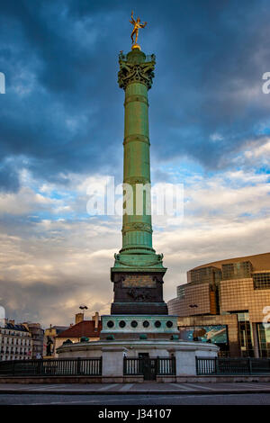 La colonna di Luglio - Colonne de Juillet, nella Place de la Bastille di Parigi e dell' Ile-de-France, Francia Foto Stock