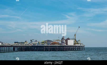 Vista del Palazzo dal molo di Brighton Foto Stock