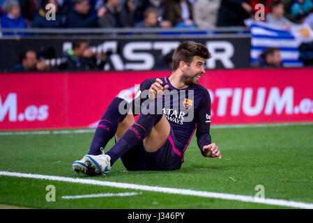 Barcellona - Apr 29: Gerard Pique svolge presso la Liga match tra RCD Espanyol e FC Barcellona a RCDE Stadium il 29 aprile 2017 a Barcellona, Spai Foto Stock