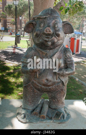 Statua del Three Little Pigs, Fantasy Park, Fuengirola, Malaga provincia, regione dell'Andalusia, Spagna, Europa Foto Stock