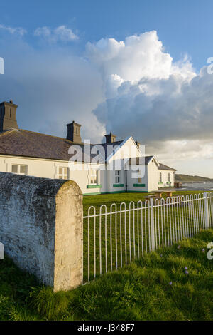 Bull faro di punti su una serata stomy in North Devon, Inghilterra, Regno Unito Foto Stock