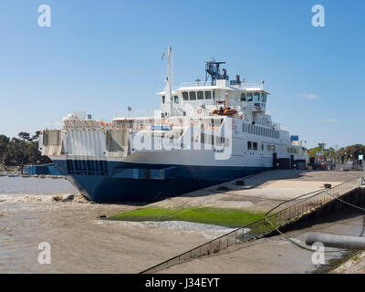 Il traghetto "La Gironda' ormeggiata nel porto di Le Verdon-sur-Mer. Foto Stock