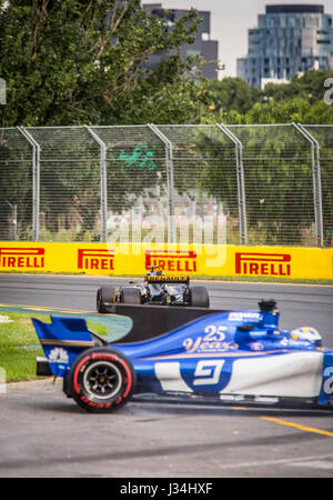 La Sauber la filatura in una trappola di ghiaia al 2017 Australian Formula One Grand Prix Foto Stock