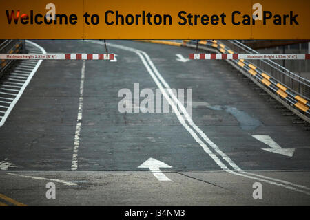 Il centro città di Manchester NCP Chorlton Street car park rampa di entrata. Foto Stock