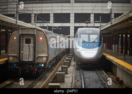 Amtrak in partenza per Washington alla stazione sud Boston Massachusetts, Stati Uniti, STATI UNITI D'AMERICA, Foto Stock