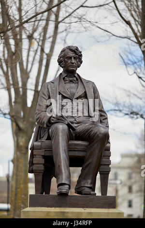 Anne Whitney progettato Charles Sumner statua in Harvard Square, Harvard University building , Cambridge, Boston, Massachusetts, Stati Uniti, STATI UNITI D'AMERICA, Foto Stock
