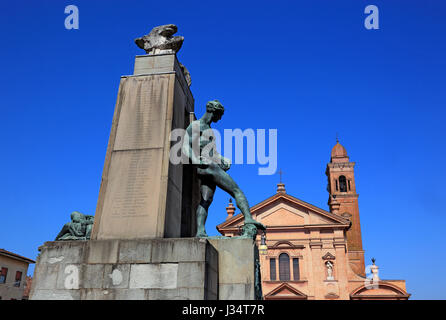 Memorial presso la Piazza unita e la chiesa abbaziale di Santo Stefano in der Stadt Novellara, Novellara, Provincia di Reggio Emilia, Emilia-Romagna, ho Foto Stock