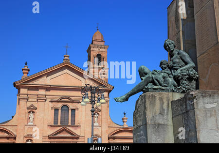 Memorial presso la Piazza unita e la chiesa abbaziale di Santo Stefano in der Stadt Novellara, Novellara, Provincia di Reggio Emilia, Emilia-Romagna, ho Foto Stock