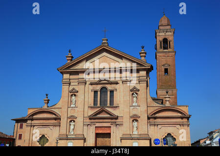 Piazza unita e la chiesa abbaziale di Santo Stefano in der Stadt Novellara, Novellara, Provincia di Reggio Emilia, Emilia Romagna, Italia Foto Stock