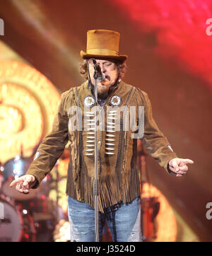 Verona VR, Italia - 1 Maggio 2017: concerto dal vivo a Verona Arena di zucchero Fornaciari zucchero chiamato un italiano cantautore e musicista Foto Stock