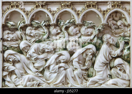 L agonia nel giardino. Dettaglio della pala di avorio delle scene della Passione di Cristo datato da ca. 1375-1400 sul display al Musee des Beaux-Arts de Dijon (Museo delle Belle Arti a Dijon, Borgogna, Francia. Foto Stock