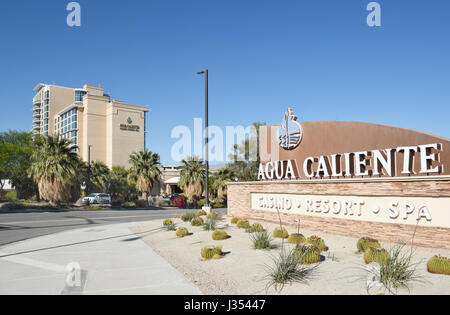 PALM Springs, CA - MARZO 24, 2017: il Bob Hope Drive Entrata del Agua Caliente Casino Resort Spa. Foto Stock