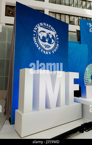Fondo monetario internazionale ( FMI tenuta / logo) logo - Washington DC, Stati Uniti d'America Foto Stock