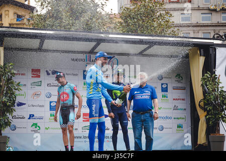 Asturias, Spagna. 01/05/2017. Da sinistra a destra: Joao Benta (Rádio popolare Boavista), Raul Alarcon (W52/FC Porto) e Nairo Quintana (Movistar Team). Fase 3 di "Vuelta a Asturias 2017'. Foto: Cronos/Alvaro Campo Foto Stock