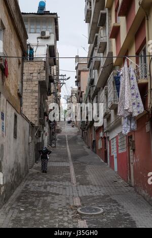 Gaziantep, Turchia. Il 3 maggio, 2017. Questo è un pezzo dimenticato di Gaziantep, abitata in prevalenza da profughi che non si lamentano per le cattive condizioni e la mancanza di strutture. Il quartiere è niente come le aree turistiche di questa città e anche località conosciuta dall'agenzia di viaggi directory, ma è molto gentile. Credito: Slawomir Kowalewski/Alamy Live News Foto Stock