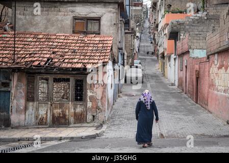 Gaziantep, Turchia. Il 3 maggio, 2017. Questo è un pezzo dimenticato di Gaziantep, abitata in prevalenza da profughi che non si lamentano per le cattive condizioni e la mancanza di strutture. Il quartiere è niente come le aree turistiche di questa città e anche località conosciuta dall'agenzia di viaggi directory, ma è molto gentile. Credito: Slawomir Kowalewski/Alamy Live News Foto Stock