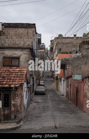 Gaziantep, Turchia. Il 3 maggio, 2017. Questo è un pezzo dimenticato di Gaziantep, abitata in prevalenza da profughi che non si lamentano per le cattive condizioni e la mancanza di strutture. Il quartiere è niente come le aree turistiche di questa città e anche località conosciuta dall'agenzia di viaggi directory, ma è molto gentile. Credito: Slawomir Kowalewski/Alamy Live News Foto Stock