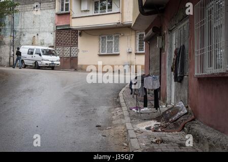 Gaziantep, Turchia. Il 3 maggio, 2017. Questo è un pezzo dimenticato di Gaziantep, abitata in prevalenza da profughi che non si lamentano per le cattive condizioni e la mancanza di strutture. Il quartiere è niente come le aree turistiche di questa città e anche località conosciuta dall'agenzia di viaggi directory, ma è molto gentile. Credito: Slawomir Kowalewski/Alamy Live News Foto Stock