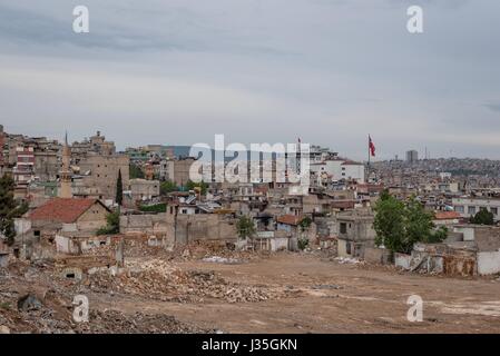 Gaziantep, Turchia. Il 3 maggio, 2017. Questo è un pezzo dimenticato di Gaziantep, abitata in prevalenza da profughi che non si lamentano per le cattive condizioni e la mancanza di strutture. Il quartiere è niente come le aree turistiche di questa città e anche località conosciuta dall'agenzia di viaggi directory, ma è molto gentile. Credito: Slawomir Kowalewski/Alamy Live News Foto Stock