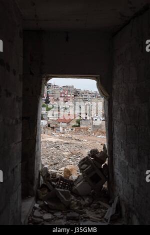 Gaziantep, Turchia. Il 3 maggio, 2017. Questo è un pezzo dimenticato di Gaziantep, abitata in prevalenza da profughi che non si lamentano per le cattive condizioni e la mancanza di strutture. Il quartiere è niente come le aree turistiche di questa città e anche località conosciuta dall'agenzia di viaggi directory, ma è molto gentile. Credito: Slawomir Kowalewski/Alamy Live News Foto Stock