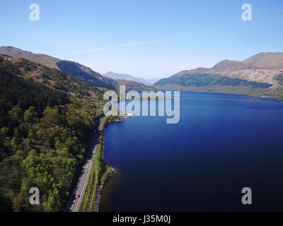 Luss Loch Lomomd Stirlingshire 3 maggio 2017. Bright sole primaverile sul Loch Lomond Scozia. Alan Oliver/ Alamy Live News Foto Stock