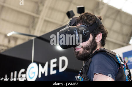 A Londra il 3 maggio 2017 VR contro il terrorismo di formazione presso il contatore terrore Expo, Londra Credito: Ian Davidson/Alamy Live News Foto Stock