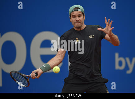 Monaco di Baviera, Germania. 03 Maggio, 2017. Tommy Haas dalla Germania gioca contro il suo connazionale, Struff, durante i loro uomini singoli match di tennis in ATP Tour di Monaco di Baviera, Germania, 03 maggio 2017. Foto: Angelika Warmuth//dpa/Alamy Live News Foto Stock