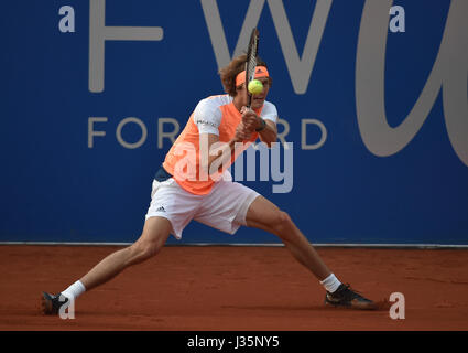 Monaco di Baviera, Germania. 03 Maggio, 2017. Alexander Zverev dalla Germania gioca contro la Francia Chardy durante i loro uomini singoli match di tennis in ATP Tour di Monaco di Baviera, Germania, 03 maggio 2017. Foto: Angelika Warmuth//dpa/Alamy Live News Foto Stock