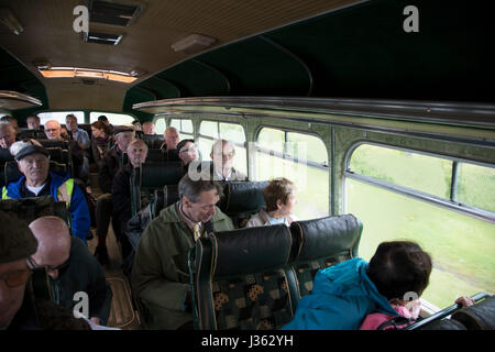 Open day in Wythall Museo dei Trasporti il 1 maggio 2017 in Wythall, Inghilterra, Regno Unito. Il Museo dei Trasporti, Wythall è un museo dei trasporti appena fuori Birmingham, a Wythall, Worcestershire.Il museo è gestito dalla carità di Birmingham e Midland Motor Omnibus Trust (BaMMOT). Il museo dispone di tre sale, presentando una significativa collezione di conserve di autobus di linea e granturismo, compresi Midland rosso e Birmingham City veicoli di trasporto. Essa è anche la casa del modello Elmdon Engineering Society (EMES) che operano la Wythall ferrovia in miniatura nei giardini del museo dei trasporti, dando ri Foto Stock