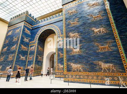 Ishtar Gate Nel Pergamon Museum, l'Isola dei Musei di Berlino, Germania Foto Stock