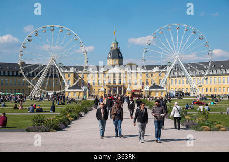 Schloss Karlsruhe, o al castello di Karlsruhe e a Karlsruhe, Baden-WŸrttemberg, Germania Foto Stock