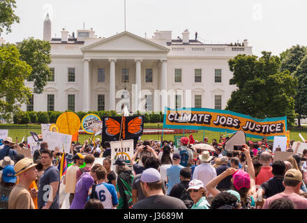 WASHINGTON, DC, Stati Uniti d'America - il clima marzo dimostranti protesta di fronte Casa Bianca. Foto Stock