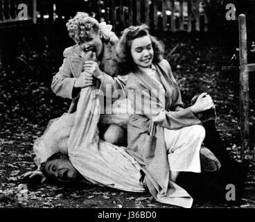 Il Miracolo di Morgan's Creek Anno : 1944 - USA Direttore : Preston Sturges William Demarest, Betty Hutton, Diana Lynn . È vietato riprodurre la fotografia al di fuori del contesto della promozione del film. Esso deve essere accreditato al Film Company e/o il fotografo assegnato da o autorizzati da/ammessi sul set del Film Company. Limitato a uso editoriale. Foto12 non concede diritti di pubblicità delle persone rappresentate. Foto Stock