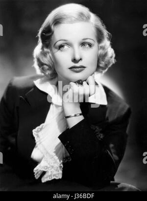 Joan Bennett (1910-1990) actrice americano, promuovendo il film 'grandi occhi marroni'. Grandi occhi marroni Anno : 1936 - USA Direttore : Raoul Walsh. È vietato riprodurre la fotografia al di fuori del contesto della promozione del film. Esso deve essere accreditato al Film Company e/o il fotografo assegnato da o autorizzati da/ammessi sul set del Film Company. Limitato a uso editoriale. Foto12 non concede diritti di pubblicità delle persone rappresentate. Foto Stock